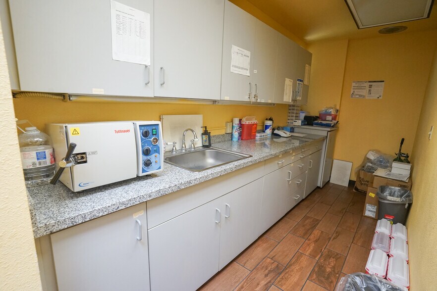 More Photos Of 1060-1080 Delbon Ave, Turlock Medical For Sale