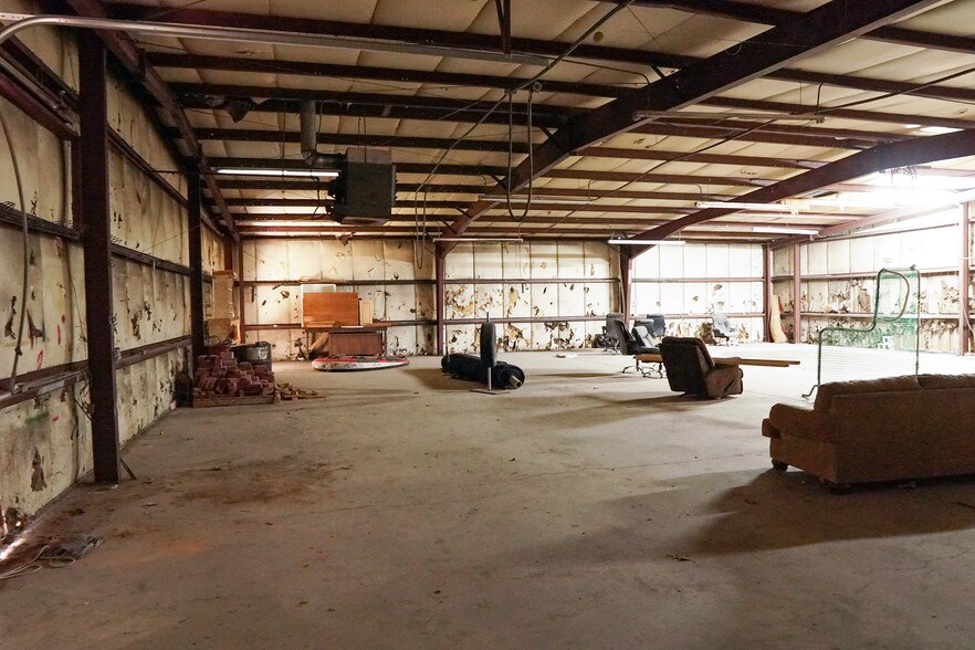 More Photos Of 217 Sparkman St SW, Hartselle Warehouse For Sale