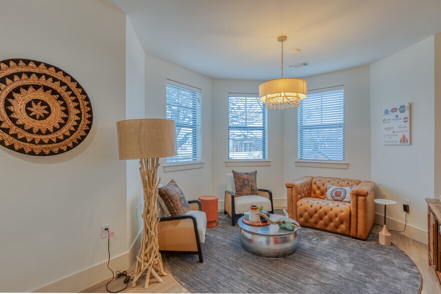 More Photos Of 210 E Church St, Weatherford Office Residential For Lease