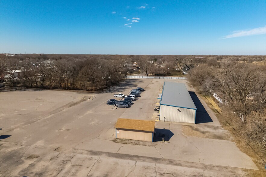 More Photos Of 3101 S Broadway St, Wichita Freestanding For Sale