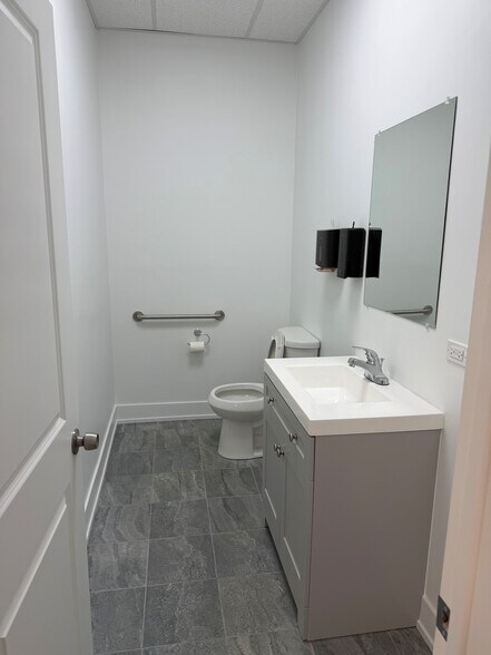 More Photos Of 2057 W Chicago Ave, Chicago General Retail For Lease