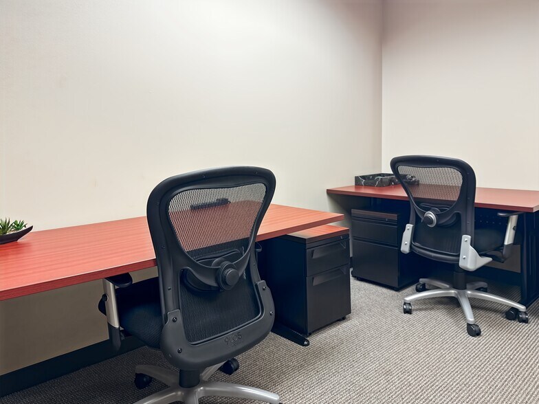 More Photos Of 1415 W 22nd St, Oak Brook Coworking Space