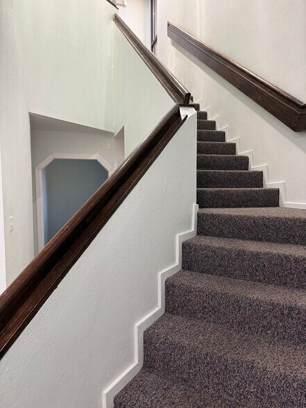 More Photos Of 202 NE 8th Ave, Ocala Office For Sale
