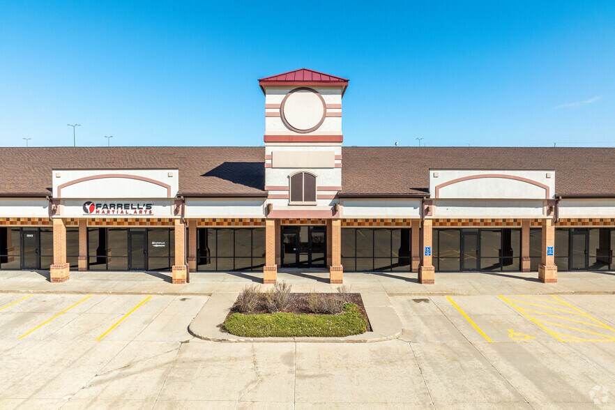 More Photos Of 3821 - 3855 121st St, Urbandale Freestanding For Sale