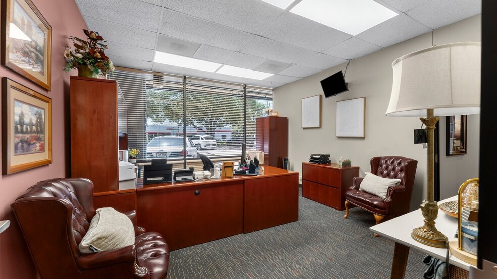 More Photos Of 16522-16536 Park Row, Houston Light Distribution For Sale