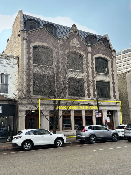 Primary Photo Of 616 Davis St, Evanston Storefront For Lease