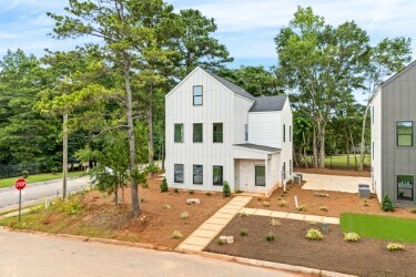 More Photos Of 580 Pride Ave, Auburn Specialty For Sale