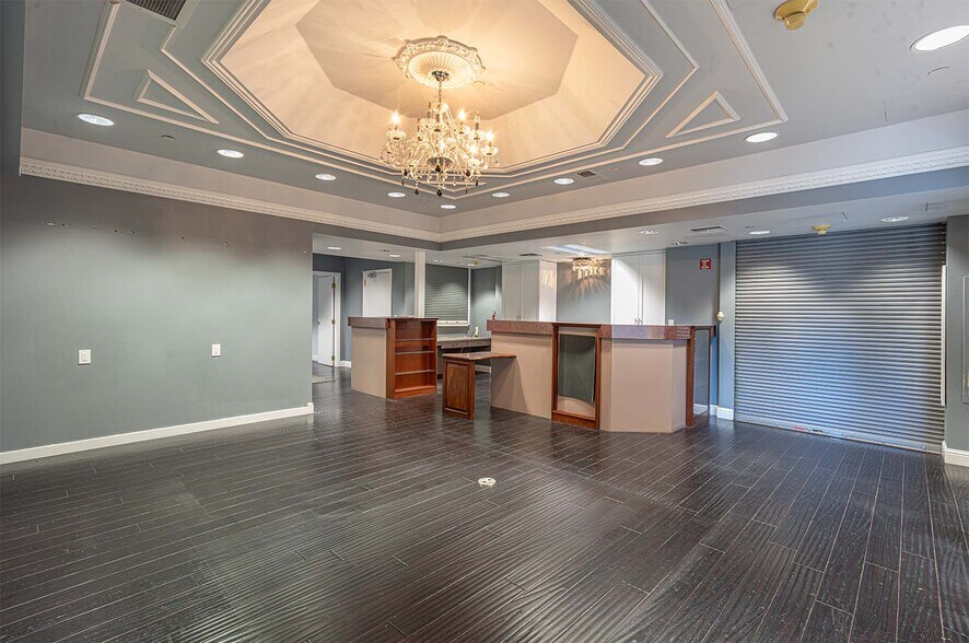 More Photos Of 8911 Lakewood Dr, Windsor Medical For Lease