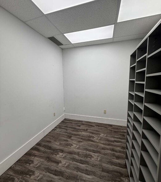 More Photos Of 998 Parkland Dr, Halifax Storefront Retail Office For Lease