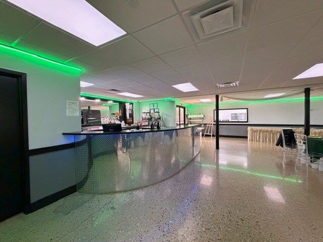 More Photos Of 170 W Roosevelt Rd, West Chicago Flex For Sale