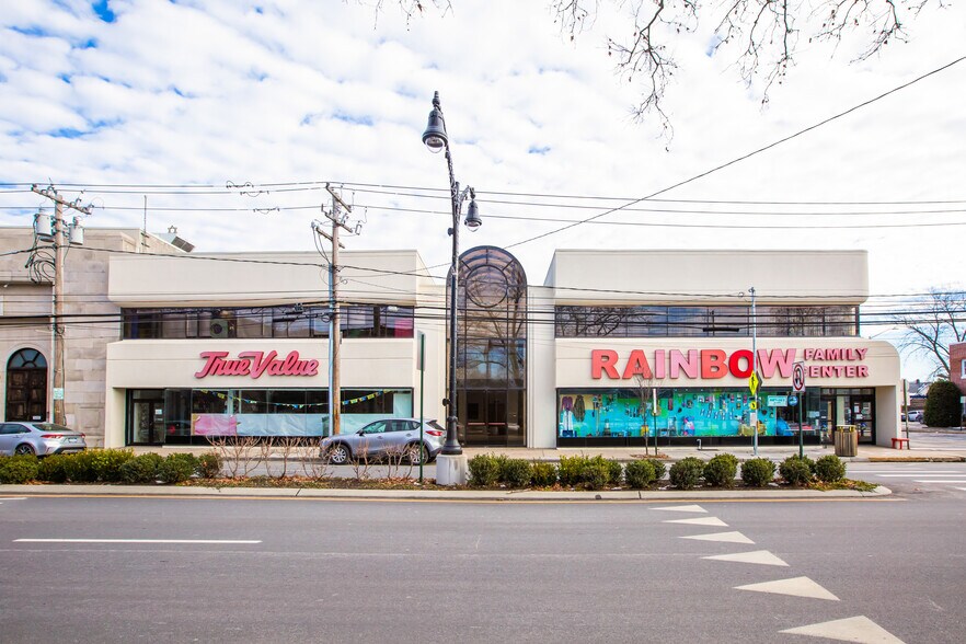 More Photos Of 683 Middle Neck Rd, Great Neck General Retail For Sale