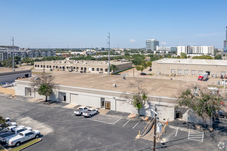 More Photos Of 2340 W Braker Ln, Austin Unknown For Lease