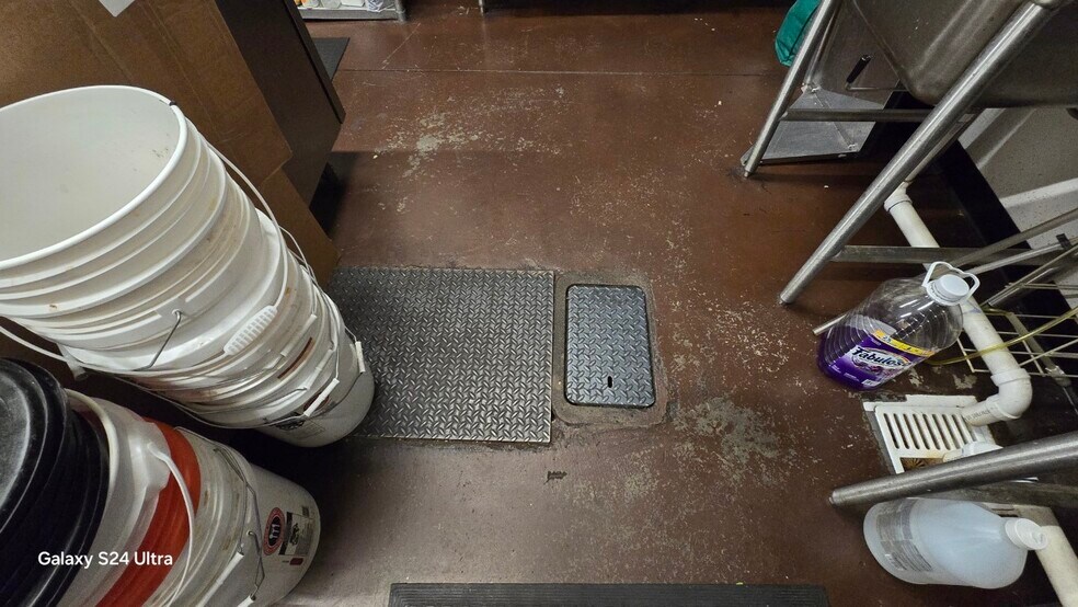 More Photos Of 12075 E Highway 69, Dewey General Retail For Lease