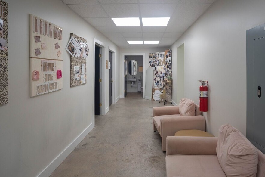 More Photos Of 505 N Seminary St, Florence Office For Sale