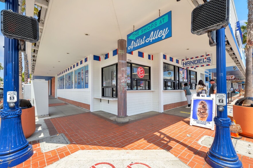 More Photos Of 210-216 N Coast Hwy, Oceanside Unknown For Lease