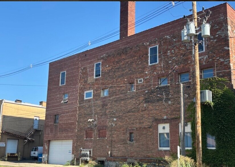 More Photos Of 215 6th Ave S, Clinton Office For Sale