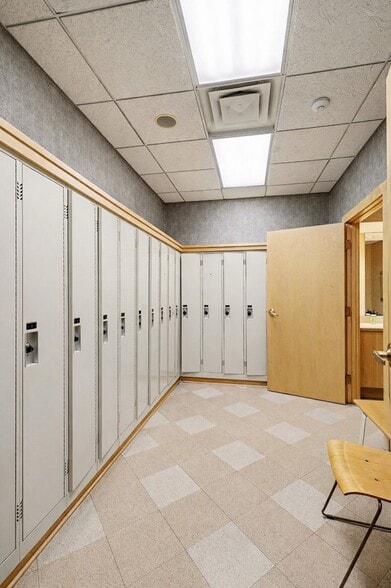 More Photos Of 15555 Silver Pky, Fenton Medical For Sale