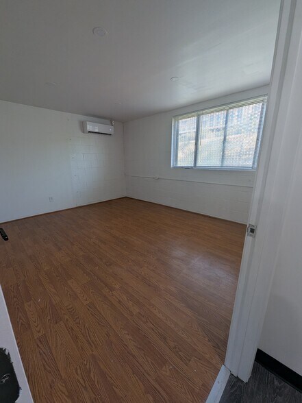 More Photos Of 2102 Hancock St, San Diego Showroom For Lease