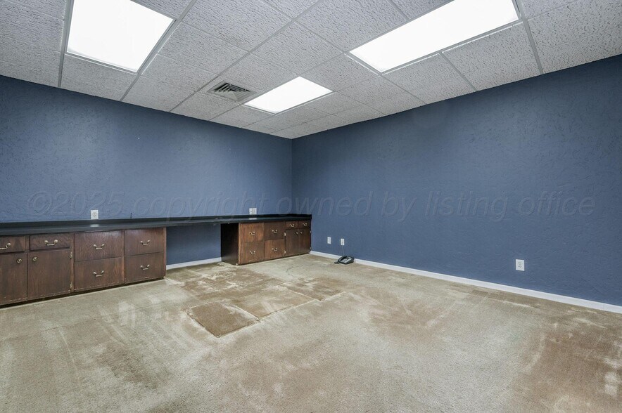 More Photos Of 1505 N Banks St, Pampa Office For Sale