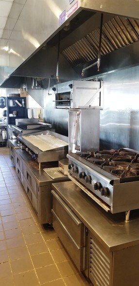 More Photos Of 2100 Harborside Dr, Galveston Hotel For Lease