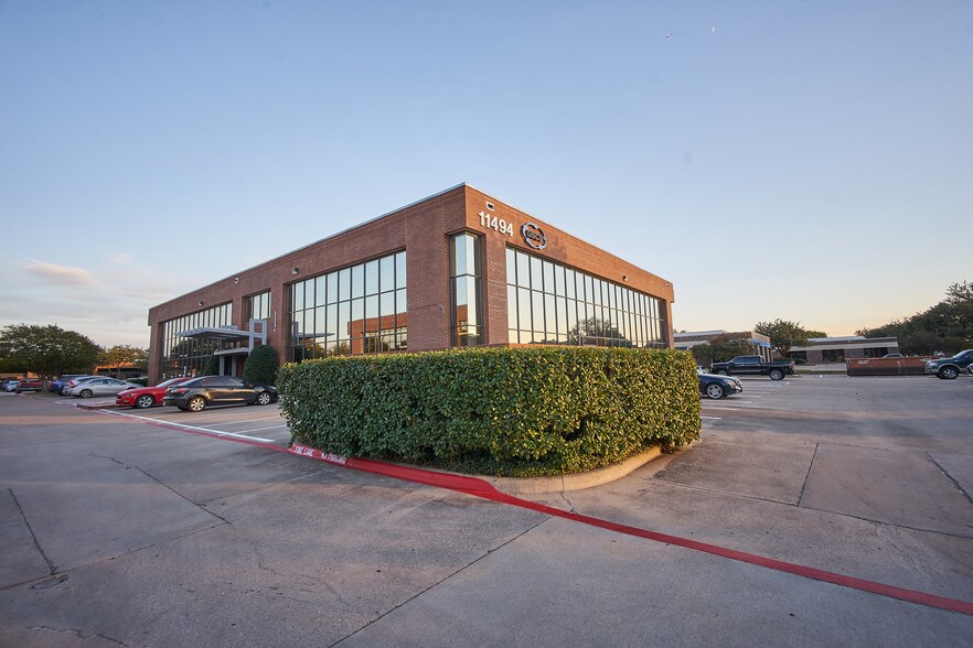 More Photos Of 11496 Luna Rd, Farmers Branch Flex For Lease