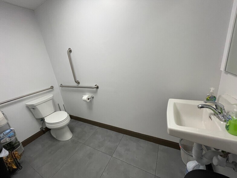 More Photos Of 36-18 Main St, Flushing Office For Sale