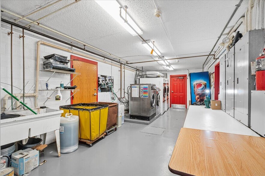 More Photos Of 182 Quillen Chapel Service Rd, Campton Hotel For Sale