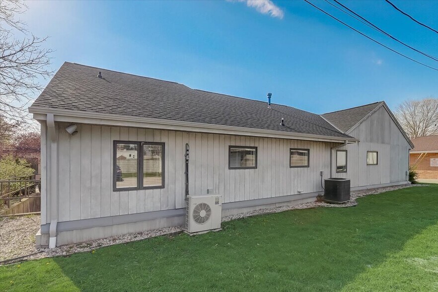 More Photos Of 111-113 Depot, Johnson Creek Medical For Sale