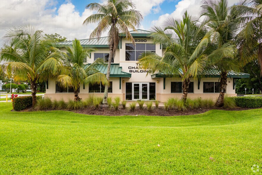 More Photos Of 2390 Tamiami Trl N, Naples Medical For Lease