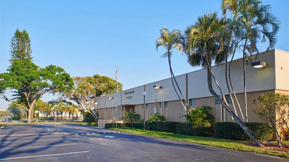 More Photos Of 2800 Gateway Dr, Pompano Beach Manufacturing For Lease