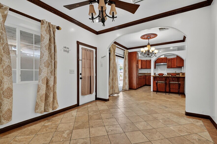 More Photos Of 400 N Hayes Ave, Oxnard Multifamily For Sale