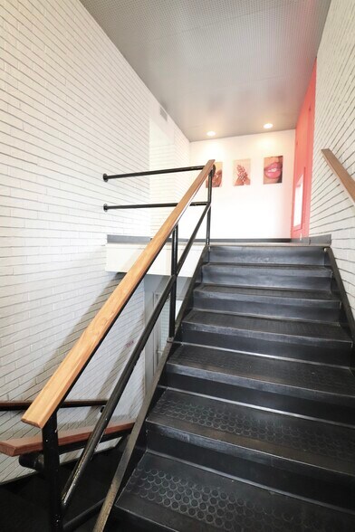 More Photos Of 2912 Lakeside Dr, Oklahoma City Office For Sale