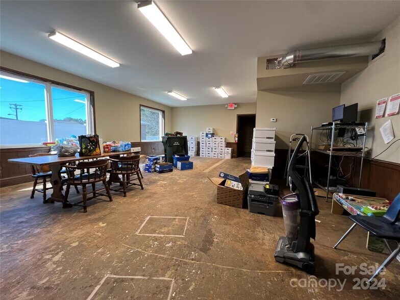 More Photos Of 604 Clark Dr, Lincolnton General Retail For Sale