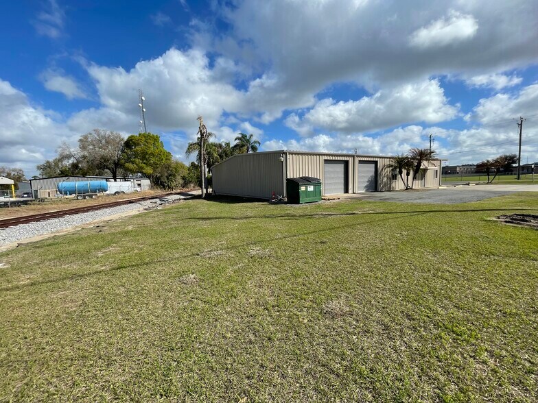 More Photos Of 1540 Kurt St, Eustis Manufacturing For Sale