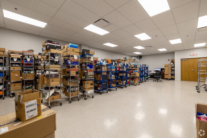 More Photos Of 200 S Pemberton Rd, Pemberton Distribution For Lease