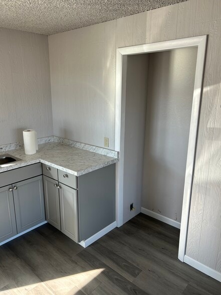 More Photos Of 4810 Westside Rd, Redding Flex For Lease