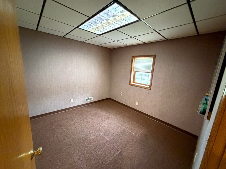 More Photos Of 2202 31st St NE, Canton Flex For Sale