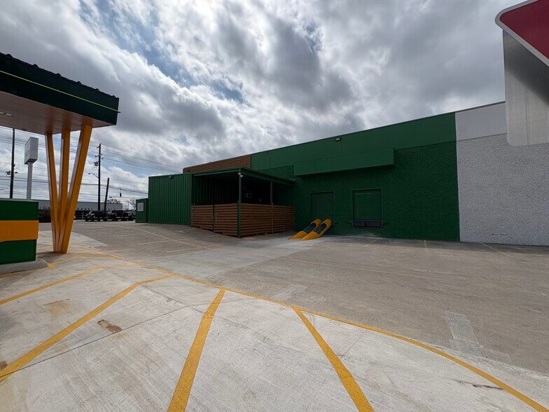 More Photos Of 6500 N Lamar Blvd, Austin General Retail For Lease