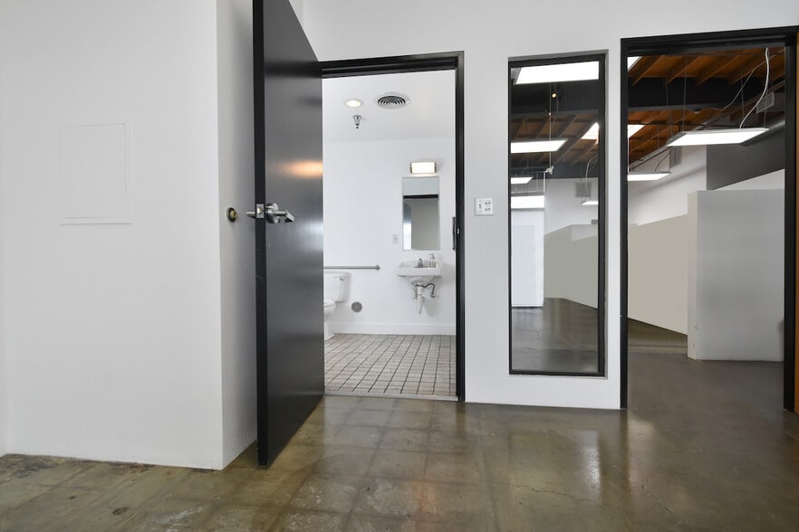 More Photos Of 1738-1740 Cordova St, Los Angeles Showroom For Lease