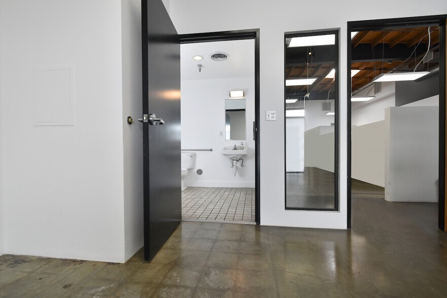 More Photos Of 1738-1740 Cordova St, Los Angeles Showroom For Lease