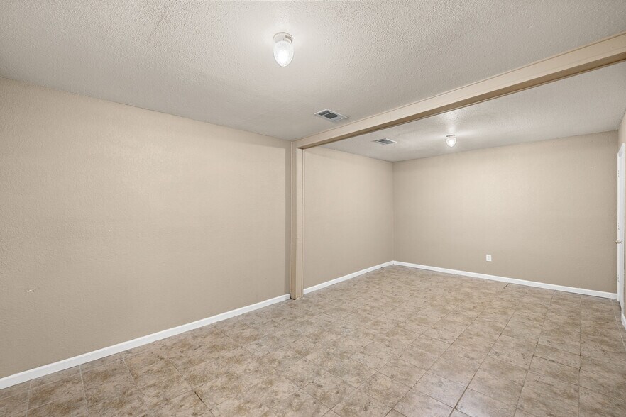 More Photos Of 1306 W Cameron Ave, Rockdale Religious Facility For Sale