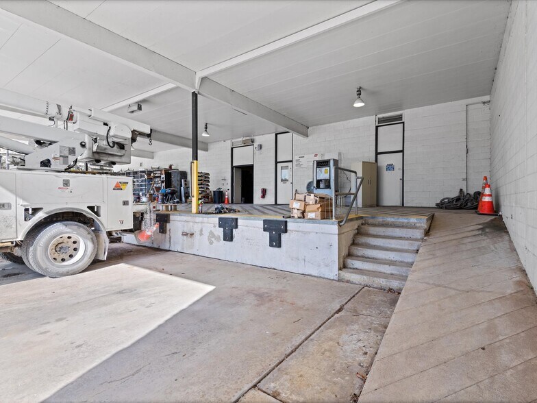 More Photos Of 126 S Maple St, Nowata Office For Sale