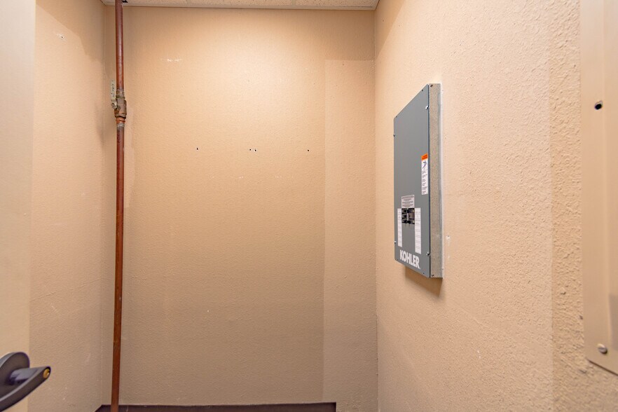 More Photos Of 1401 Applewood Dr, Dalton Medical For Lease