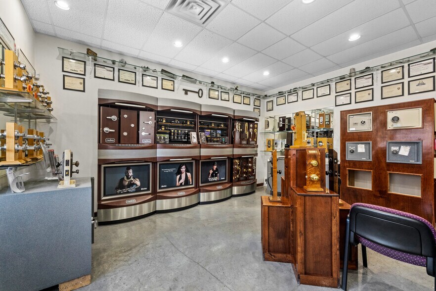 More Photos Of 622 N Central St, Knoxville General Retail For Sale