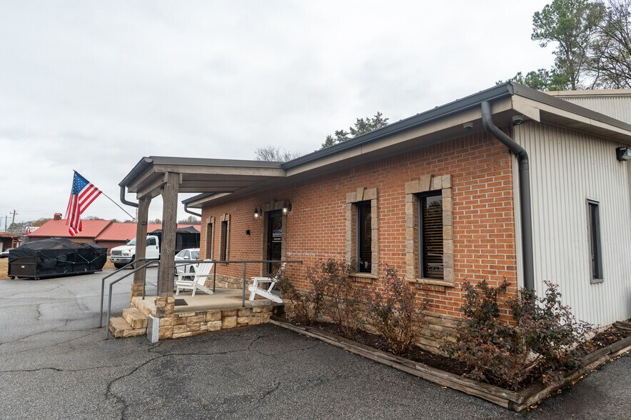 More Photos Of 606 S Tennessee St, Cartersville Flex For Lease