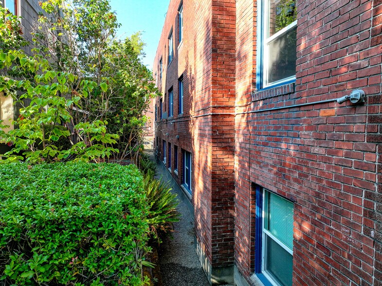 More Photos Of 2051 NW Lovejoy St, Portland Apartments For Sale
