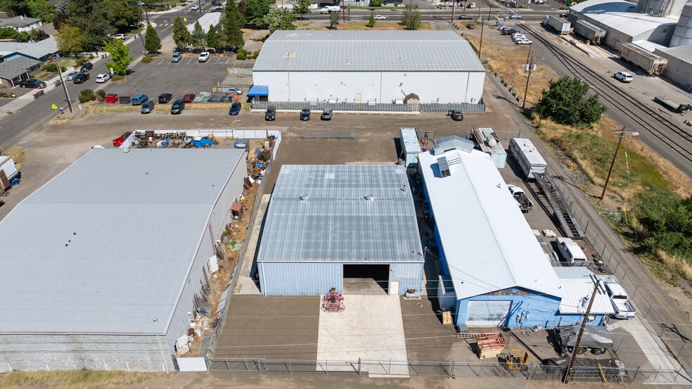Primary Photo Of 106 Amy St, Central Point Warehouse For Lease