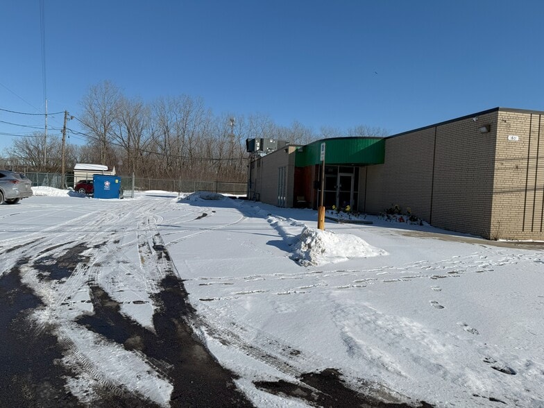 More Photos Of 1801 Elyria Ave, Lorain Office For Sale