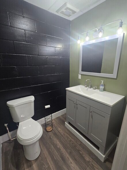 More Photos Of 124 W Winchester St, Gallatin Light Manufacturing For Lease