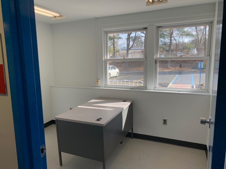 More Photos Of 1048-1050 Lower South St, Peekskill Manufacturing For Lease